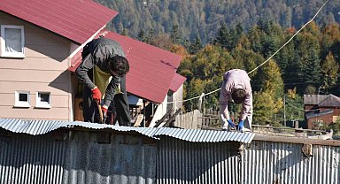 Yayladaki kaçak yapılar, sahipleri tarafından sökülmeye başlandı