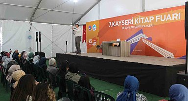 Yazar Efiloğlu: "Kitap fuarlarını bir medeniyetin değişimi, dönüşümü olarak algılamak lazım"