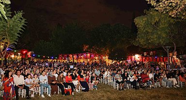 Yeşilçam Festivali'nde yıldızlar altında sinema keyfi