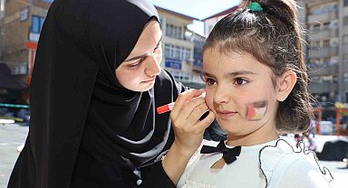 Yetimler Vakfı'ndan 'Filistinli çocuklar için çiz' etkinliği