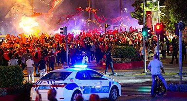 Yılmaz'dan Cumhuriyet coşkusuna davet