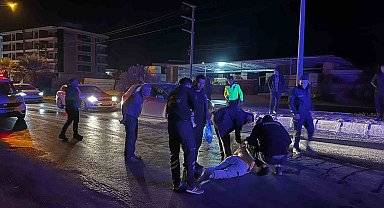 Yola atlayan kadına otomobil çarptı