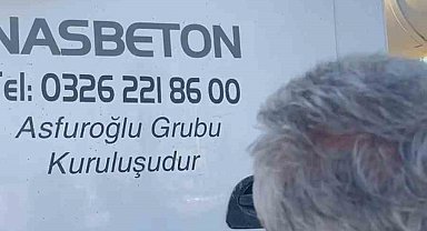 Yola beton dökerek ilerleyen mikser şoförü başkana yakalandı