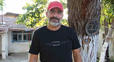 Yoldaki çukura dikkat çekmek için çektiği görüntüyü gören gerçek sandı, o anlar milyonlarca kez izlendi