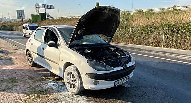 Yoldan geçen mikser aracı yanan otomobili kül olmaktan kurtardı