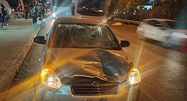 Yolun karşısına geçmek isteyen yabancı uyruklu kadın, otomobilin çarpması sonucu hayatını kaybetti