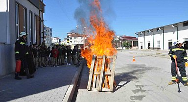 Yozgat'ta öğrencilere yangına müdahale eğitimi verildi
