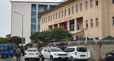 Yüksekova'da evrakta sahtecilik operasyonunda gözaltına alınan 16 kişiden 5'i tutuklandı