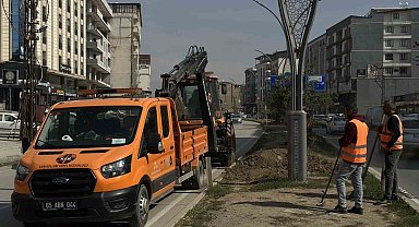 Yüksekova'da refüj yenileme çalışması