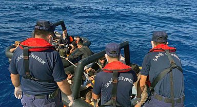 Yunanistan'ın geri ittiği 21 düzensiz göçmen kurtarıldı