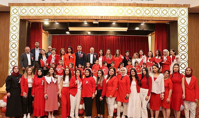 Yüreğir'in minik öğrencileri 29 Ekim'i coşkuyla kutladı