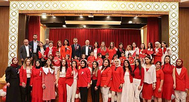 Yüreğir'in minik öğrencileri 29 Ekim'i coşkuyla kutladı