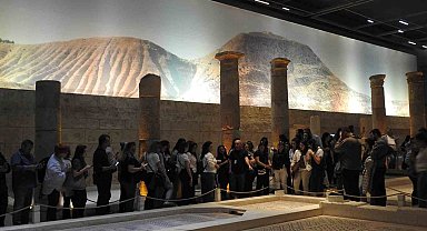 Zeugma Mozaik Müzesi ziyaretçi akınına uğruyor