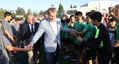 Zeytinburnu'ndaki Amatör Futbol Kulüplerine nakit desteği devam ediyor