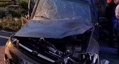 Zonguldak'ta otomobil istinat duvarına çarptı: 3 yaralı