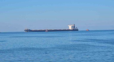 Zonguldak'ta yük gemisi karaya oturdu