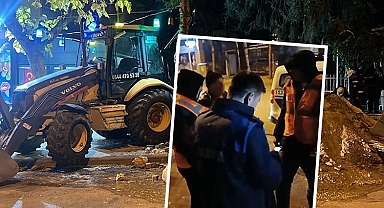 Belediye personeli gibi giyinip meydanda kaçak kazı yaptılar...