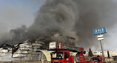 Kayseri'de mobilya fabrikasında büyük yangın! İlk belirlemelere göre 3 işçi hayatını kaybetti