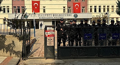 Şanlıurfa'da Halfeti Belediyesi önünde polislere taşlı saldırıya ilişkin 8 kişi daha yakalandı