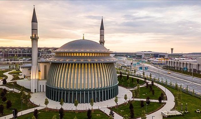 İstanbul Havalimanı'ndaki camide ibadetin ücretli olduğu iddiasına yalanlama: İlk 35 dakika otopark ücretsiz, süre aşımında normal tarife