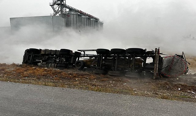 Konya Karapınar'da korkunç kaza! Asit tankeri devrildi: 1 can kaybı