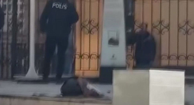 Namazdan çıkan cemaate bıçaklı saldırı! Önce cebindeki paraları yırttı sonra dehşet saçtı!