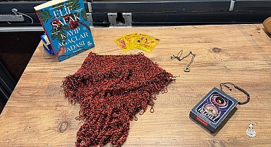 ‘Atsan atılmaz, satsan satılır!’ Mersin’de eski sevgili hediyeleri açık artırmaya çıktı! 1 kuruşluk o ürün 125 TL’ye alıcı buldu!