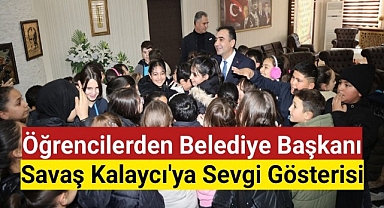 Öğrencilerden Belediye Başkanı Savaş Kalayc'ıya Sevgi Gösterisi