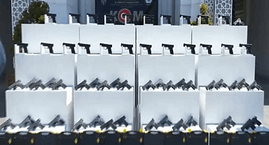 Durdurulan minibüste 60 tabanca ile mühimmat yakalandı